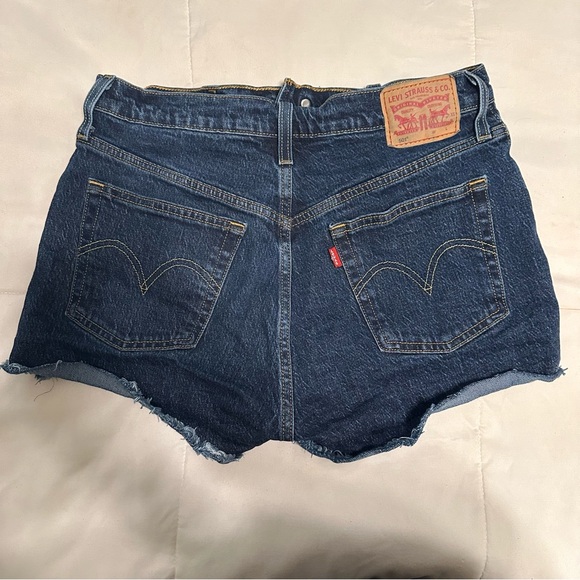 Levi’s 501 Jean Shorts - Picture 2 of 3